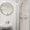 Chic 1BR and 1LR with Kingbed, 9 min to City Center via Metro - 维也纳
