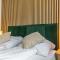Chic 1BR and 1LR with Kingbed, 9 min to City Center via Metro - 维也纳