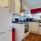 Cosy 2 bed Apartment 1st Floor Business & Leisure Parking and Wifi by Jesswood Properties