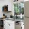 Entire 2 bedroom Pet Friendly Guest Cottage