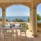 Charming villa with sea views and direct access to the sea in Fontane Bianche