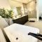 Stylish, Glamorous & Serene 6BR Villa, Near Vancouver, Oasis for Groups and Large Families