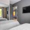 Villa Padel - Premium Lakeside Residence & Grounds