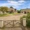 Holly Tree Lodge with Sauna near Glenshee