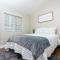 Entire 2 bedroom Pet Friendly Guest Cottage