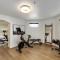 The Lumber Barons Mansion: 2 King Suites, 2.5BA + Gym