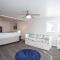 Bright, Immaculate and Cozy Coastal Cottage in Ozona