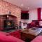 Cariad - Spacious 3 bed, group getaway Luxury Cottage with Private Hot Tub - Denbigh