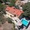 Charming holiday home with private pool and covered terrace - Škrip