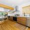 Farmhouse style Home- near Hollywood Beach/ Hot Tub!