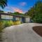 Farmhouse style Home- near Hollywood Beach/ Hot Tub!