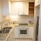 Your 2BR Luna Retreat with Beach Access in Al Rahba