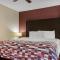 Red Roof Inn & Suites Statesboro - University - Statesboro