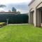 OR Tambo Airport Mansion/self catering/Holiday hme - 博克斯堡