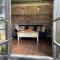 Oak Tree Lodge: Unique 2 level Shepherd's Hut: Dartmouth - Dartmouth