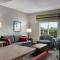 Hampton Inn & Suites Newport News-Airport - Oyster Point Area