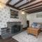 Pass the Keys Spacious Cottage in central Benllech with parking - Benllech