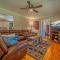 Charming Family Lakeview Cottage 3 min to lake
