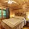 Charming Blue Ridge Cabin with Game Room and Hot Tub!
