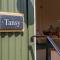 Shepherds Huts Tansy & Ethel in rural Sussex - Arundel