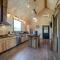 Bedford Cabin with Porch, 5 Mi to Historic District! - بيدفورد