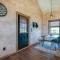 Bedford Cabin with Porch, 5 Mi to Historic District! - بيدفورد