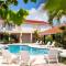 Paradise Retreat, A Tropical Oceanfront Villa - Freeport