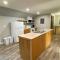ENTIRE 2-BEDROOM TOWNHOUSE ON a RUSTIC FARM - C