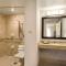 Embassy Suites Boston at Logan Airport