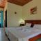 2 houses and 2 studios -small group