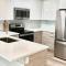 Luxury Furnished Apartment in Heart of Quincy - كوينسي