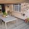 Serendipity - 3 Bedroom home, jacuzzi & inside barbecue