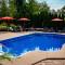 Splendid Mountain View Condo with Pool, BBQ & Terrace - Water Park, MTB, Cycling, Golf! - Bromont