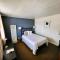 Roses Motel