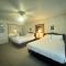 C14, Two bedroom, two bath, log-sided, luxury Harbor North cottage overlooking the lake, cottage