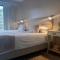 Serendipity - 3 Bedroom home, jacuzzi & inside barbecue
