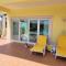 Sunshine moradia for 16 persons