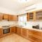 Gudja - Lovely 3 bedroom unit with own private entrance