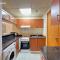 Quiet Studio with Balcony and Roof Top Pool in Dubai Marina - Dubaj