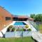 Villa moderne - piscine sans vis à vis avec grandes pièces de vie - Mesnois