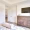 Comfy Lehigh Acres Getaway with Yard and Fireplace - ليهاي أكريس