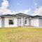 Comfy Lehigh Acres Getaway with Yard and Fireplace - ليهاي أكريس