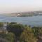 شقة فندقيه فاخرة بمنطقة المعادى صف اول جميع الغرف تطل على النيل A luxury hotel apartment in Maadi, first row. All rooms overlook the Nile - 开罗