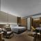 DoubleTree by Hilton Chengdu Riverside - Close to Panda Base and Chengdu East Railway - Чэнду
