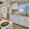 Walk to Beach Hampton Home with Grill!