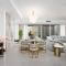 Maison Privee - Ultra Chic High-Floor Apt with Direct Burj Khalifa & Fountains Views - Dubaj