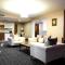 Parkside Hotel & Apartments