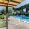 Algioja Apartment with Pool & Parking