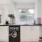 Stunning and Spacious Home by Our Home Short Stays with Free Parking and Ideal for families and contractors