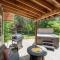 Lil Bigfoot Chalet by NW Comfy Cabins